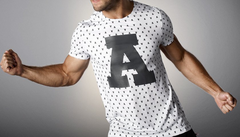 Ultralite Tee Strength Lifestyle Image