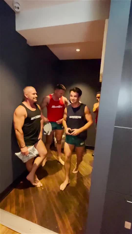 It's photo time! Nick teaches the Gym Boys how to pose 🤔 #aussiebum #gym #casting #models #cit...