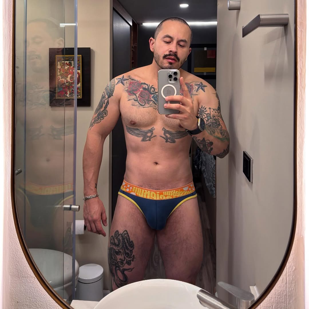 Tu calvo de confianza 😂🤗 #aussiebum #tattoos #gym #hard #strong #powerful #high #man #guy #...